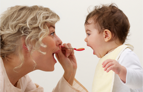 Những sai lầm thường gặp khi cho bé ăn