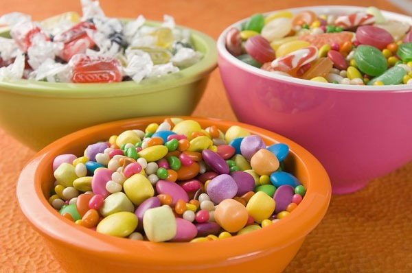 Tác hại của việc cho bé ăn quá nhiều đồ ngọt