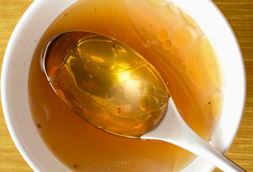 Cho trẻ ăn thức ăn lỏng Cách xử lý khi trẻ bị nôn