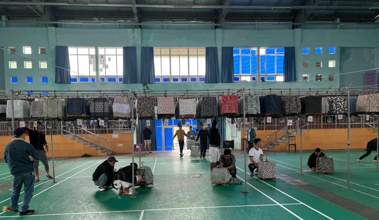 Cho mượn nhà thi đấu nhưng "không hề biết" hội thi chim chào mào "chui"?- Ảnh 1. Cho mượn nhà thi đấu nhưng "không hề biết" hội thi chim chào mào "chui"?- Ảnh 1.